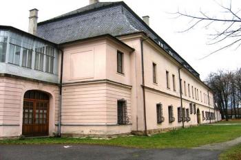 Pohled na zámek z parku ( © Pavel Vítek 11/2006)