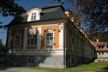 Zámecké křídlo ( © Roman Krejčí 8.9.2002)