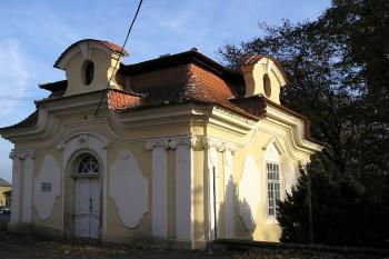pavilon u vstupu (© de.ardoise 11/2005)