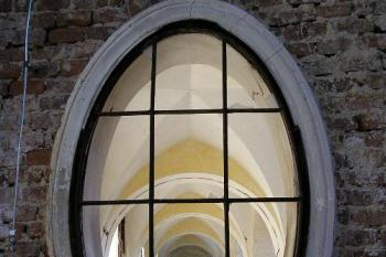 průhled do barokní arkády (© de.ardoise  11/2005)