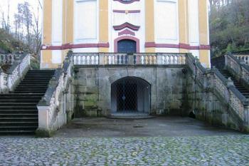 Vchod k pramenu sv. Mikuláše ( © Pavel Vítek 11/2006)