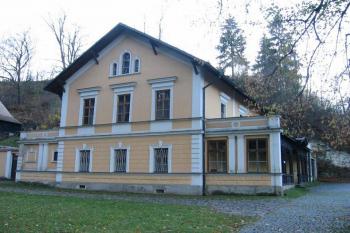 Budova muzea, původně lázeňská budova ( © Pavel Vítek 11/2006)