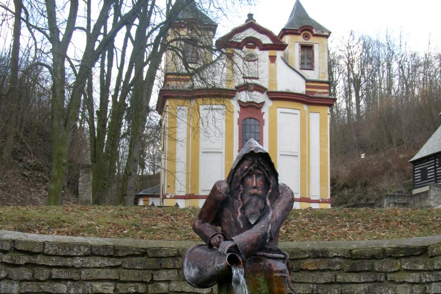 kostel sv. Mikuláše s poustevnou a lázněmi