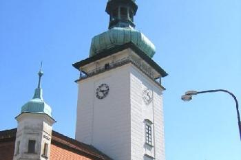Průčelí zámku ( © Pavel Vítek 06/2006)