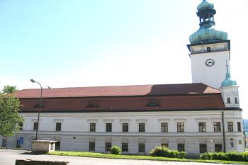 Boční křídlo zámku ( © Pavel Vítek 06/2006)