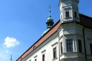 Pohled na zámek z parku ( © Pavel Vítek 06/2006)