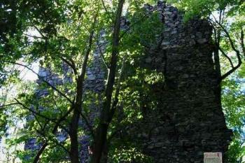 jižní průčelí donjonu (© Jana Sainerová 07/2006)