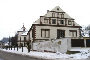 Severní průčelí zámku ( © Pavel Vítek 02/2006)