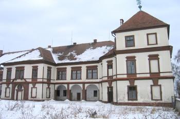 Pohled na zámek od jihozápadu ( © Pavel Vítek 02/2006)