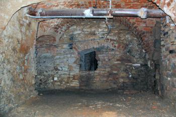 suterén na rozhraní gotické a renesanční části ( © Pavel Zany Komárek 10. 10. 2005)