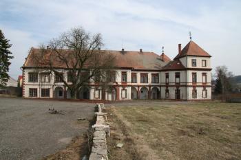 Zámek zezadu ( © Petr Nožička 03/2010)