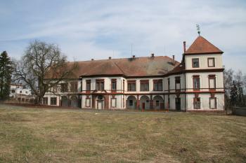 Zámek zezadu ( © Petr Nožička 03/2010)