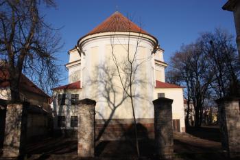 Kostel od jihu ( © Ivan Grisa 12/2009)