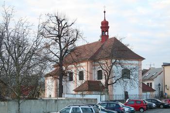 Kostel od jihovýchodu (© Ivan Grisa, 11/2008)