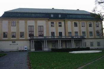 hlavní,východní průčelí zámku (© D Dohňanský, 11/2014)