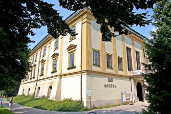 Jihovýchodní nároží ( © Luděk Pitter 07/2005)
