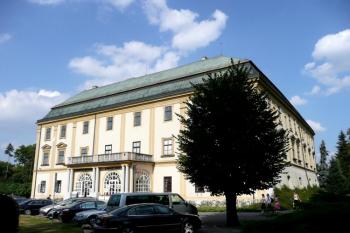 vstupní průčelí zámku Zlín ( © Jan P. Štěpánek 09/2008)