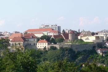 areál hradu ve Znojmě s rotundou sv. Kateřiny na předhradí z kopce Kraví hora ( © Jan P. Štěpánek 07/2009)