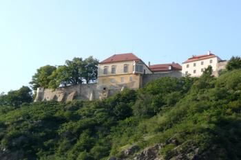 pohled na jádro bývalého hradu Znojmo od řeky Dyje ( © Jan P. Štěpánek 07/2009)