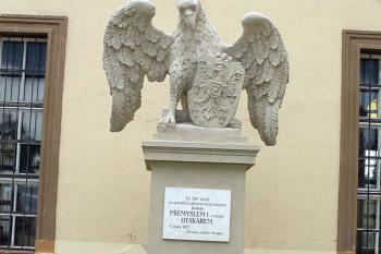 Pomník z roku 1927 na památku 700. výročí založení města Přemyslem Otakarem I. (© Jiří Cukr, 07/2009)