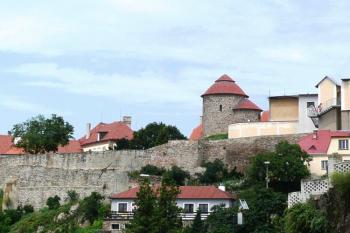 panorama znojemského hradu od Kalvárie pod hradbami u kostela sv. Mikuláše ( © Jan P. Štěpánek 07/2009)