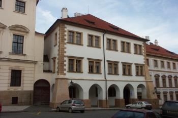 jihozápadní - vystupujíci - nároží (© Milan Caha, 01/2008)