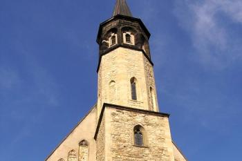Západní průčelí kostela s věží ( © Jan P. Štěpánek 07/2007)