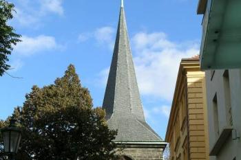 Zvonice u kostel sv. Štěpána (© Hana Kubikova 10/2005)
