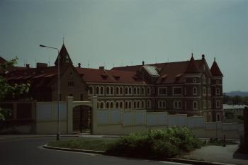 klášter benediktinek sv. Gabriela s kostelem Zvěstování Panně Marii Praha 5 (© Vlastislav Mareček, 07/2000)