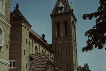 klášter benediktinek sv. Gabriela s kostelem Zvěstování Panně Marii Praha 5 (© Vlastislav Mareček, 07/2000)