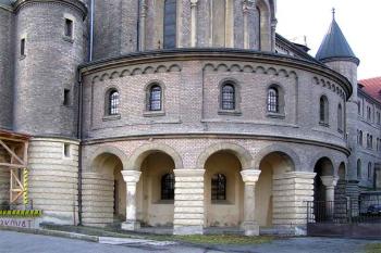 Přední šást kostela ( © Petr Vaculčík 10/2005)