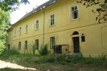 Severní průčelí ( © Petr Turyna 08/2004)