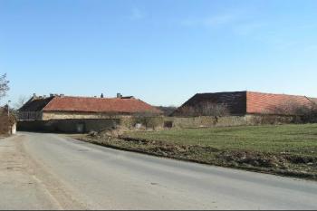 Pohled z cesty od konečné busu 147 ( © Petr Turyna 02/2004)