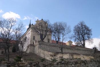 Klášterní kostel od východu ( © Ivan Grisa 03/2006)