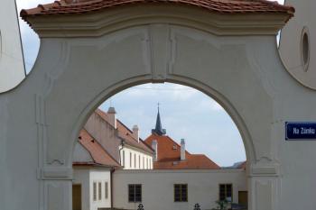 barokní zámek v Nižboru ( © František Kinař 05/2017)