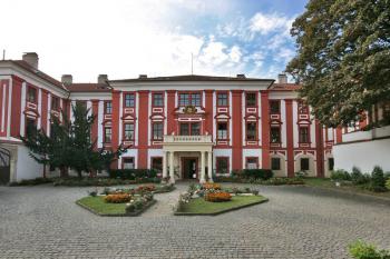 Nádvoří ( © Luděk Pitter 09/2006)