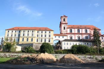 Bývalý jezuitský kostel a kolej od jihu (© Ivan Grisa, 08/2008)