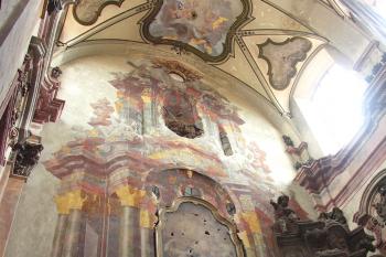 malovaný oltář v presbytáři (© Karel Husák, 07/2009)