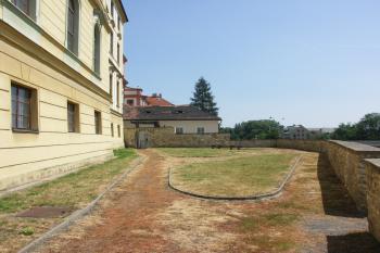 místo zbořeného kostela Panny Marie přípomínaného roku 1257 (© Karel Husák, 07/2010)