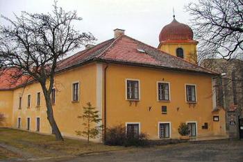 východní křídlo od jihu ( © Pavel Zany Komárek 2004/02/22)