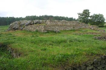 Pohled na centrální věž od jihozápadu ( © Roman Řezáč 07/2004)
