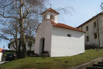 Návesní kaple v Lysolajích (© Jiří Špaček, 03/2016)