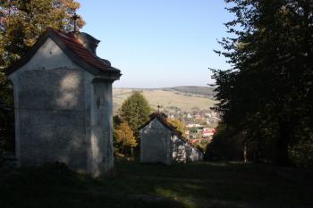 Kaple křížové cesty od jihu ( © Ivan Grisa 10/2011)