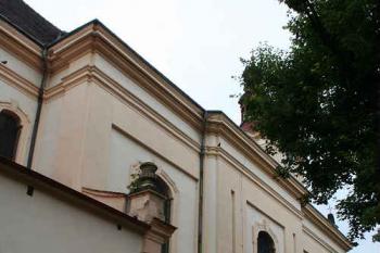 Severní stěna kostela (© Ivan Grisa, 07/2008)