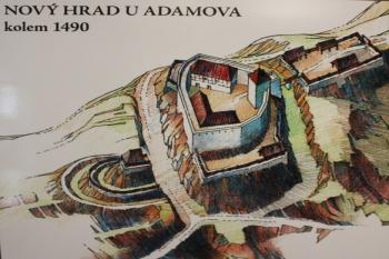 Foto z expozice muzea Blansko (© Šimeček, Pavel a Plaček, Miroslav. Copuli lapidum I + II = Hromady kamení I + II: hrady a hrádky v povodí Svratky a SvitavyNárodní památkový ústav, Brno 2009)
