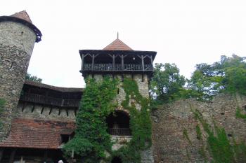 Hranolová schodišťová věž (© Dušan Dohňanský  08/2021)