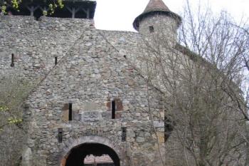 Nový hrad - vstupní brána (© Josef Šamalík, 04/2007)