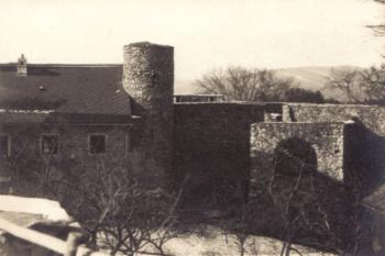Nový hrad u Adamova - Historická fotografie z dvacátých let minulého století (soukr.sbírka IvoR) (© ???)