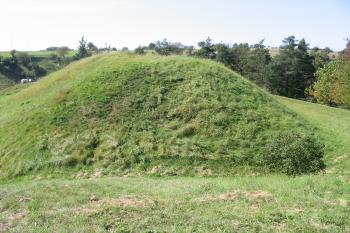 centrální zadní pahorek z předního hrádku (© D Dohňanský, 09/2014)
