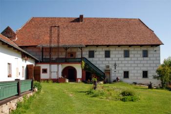 Renesanční část tvrze ( © Petr Vaculčík 05/2007)